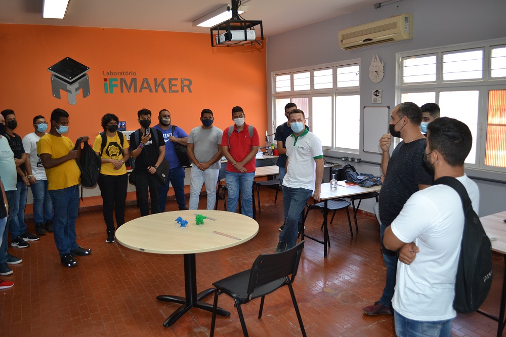 O prof. Marcelo Escobar, um dos responsáveis pelo projeto IFMaker, disse várias vezes o quanto é emocionante pode encontrar com os alunos na Instituição novamente